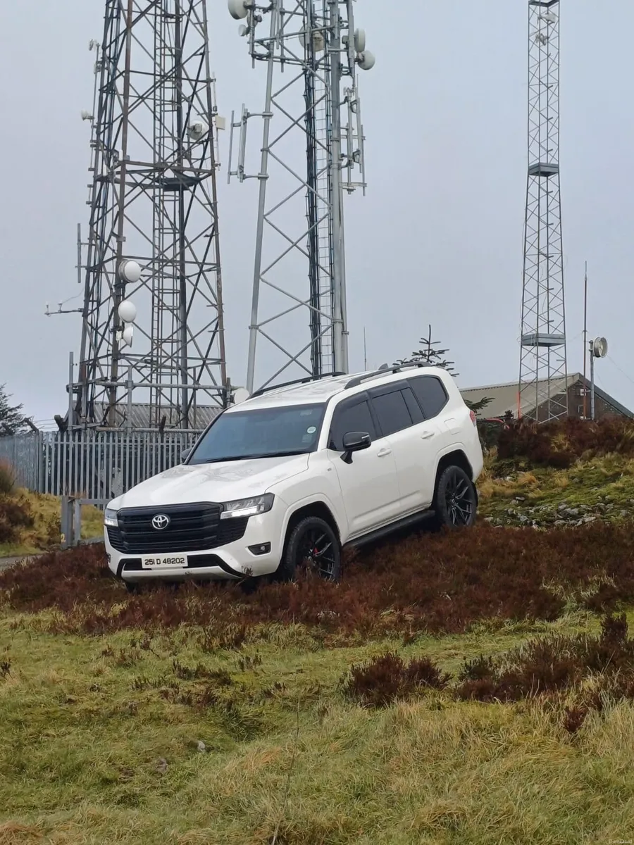 2025 2-Seater Toyota Landcruiser LC300 XR SPORT - Image 3