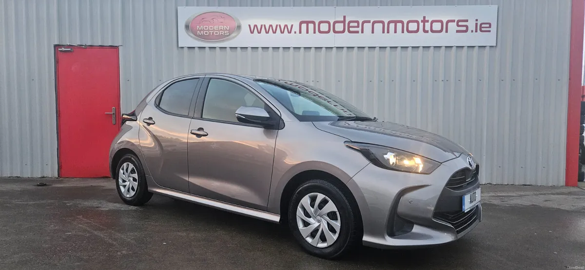 toyota yaris automatic 1.5 hybrid/petrol new model - Image 3