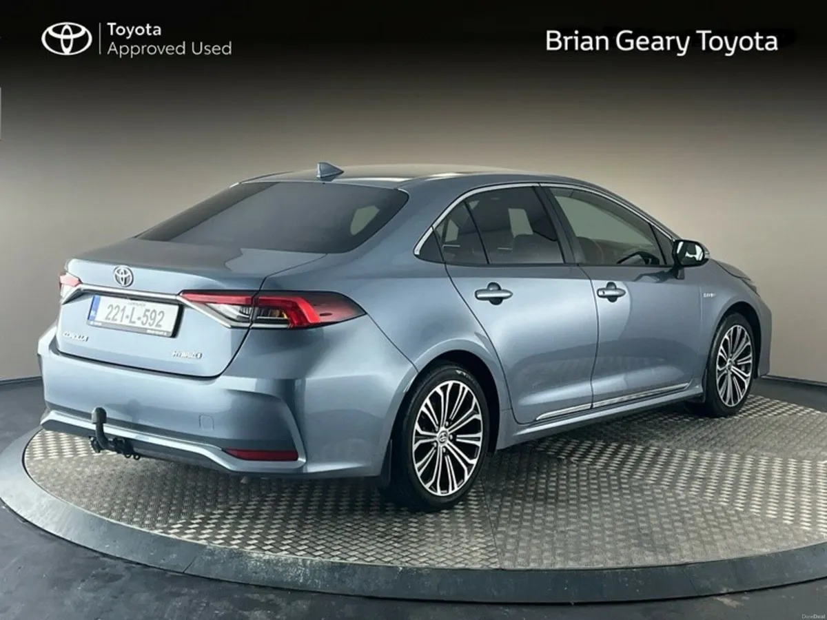 Toyota Corolla HYBRID LUNA SPORT SALOON - Image 2