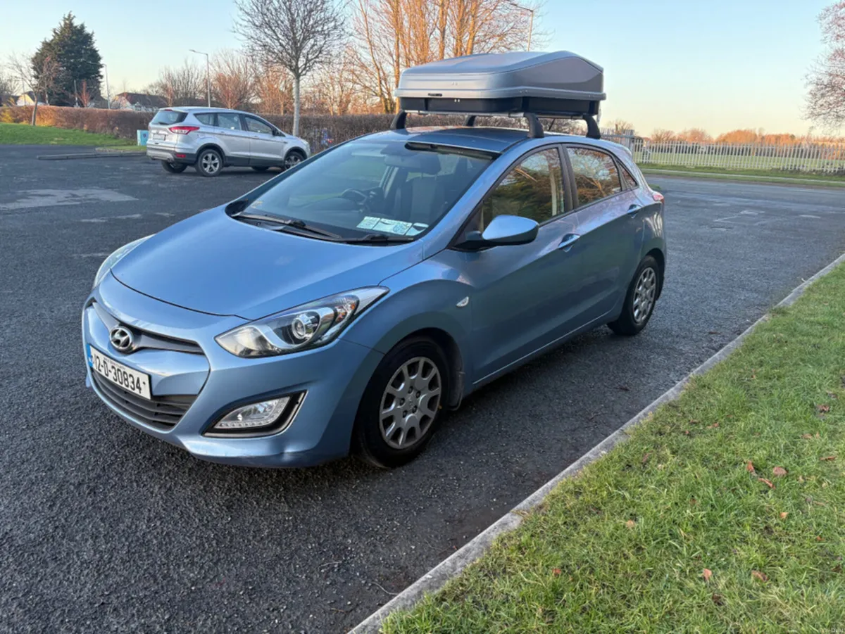 Hyundai i30 1.4 DSL CLASSIC 4DR ELITE - Image 2