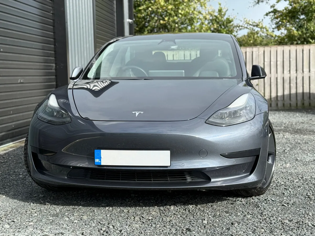212 Tesla Model 3 Standard Plus - Image 2