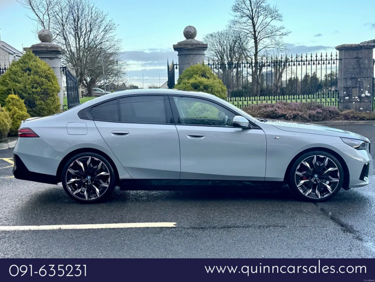 BMW 5-Series 530e M-SPORT PRO==PAN ROOF== - Image 2