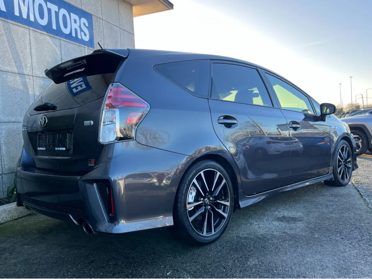 Toyota Prius GR SPORT 7 SEATER AUTOMATIC HYBRID 1. - Image 4
