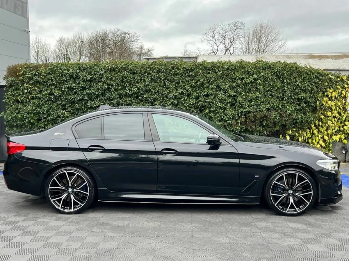 BMW 5-Series 530e M-SPORT COMPETITION 2.0 HYBRID / - Image 2