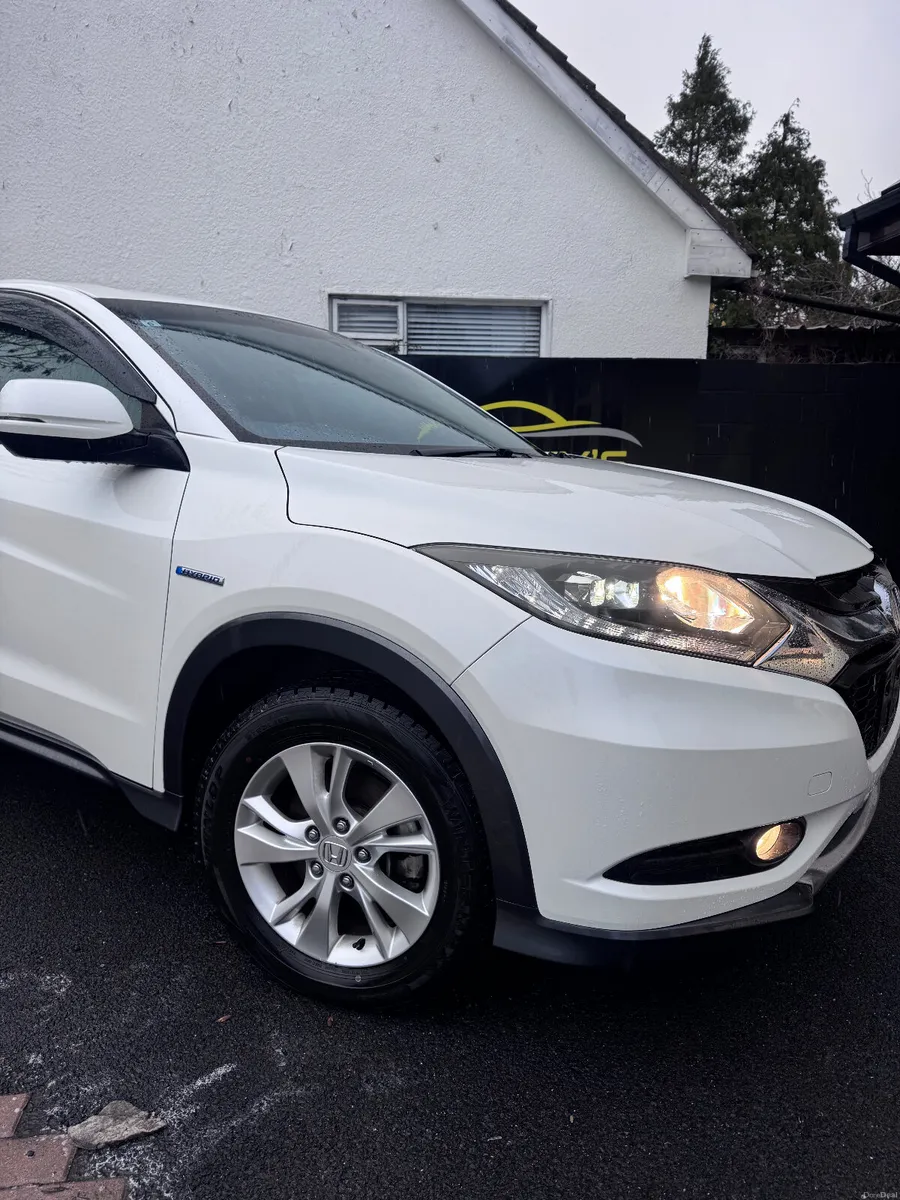 Honda Vezel 1.5 AWD HYBRID AUTO - Image 2