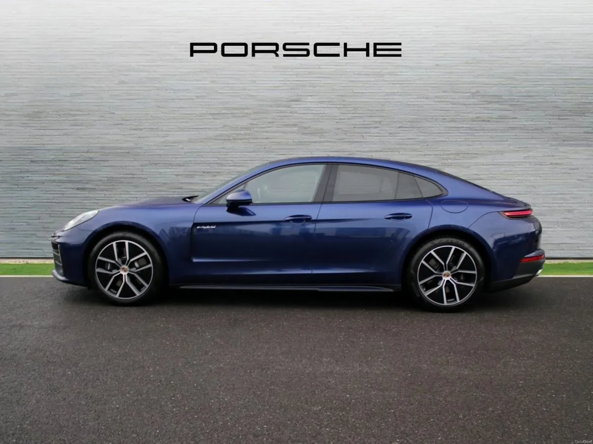 Porsche Panamera 4 E-Hybrid - Image 4