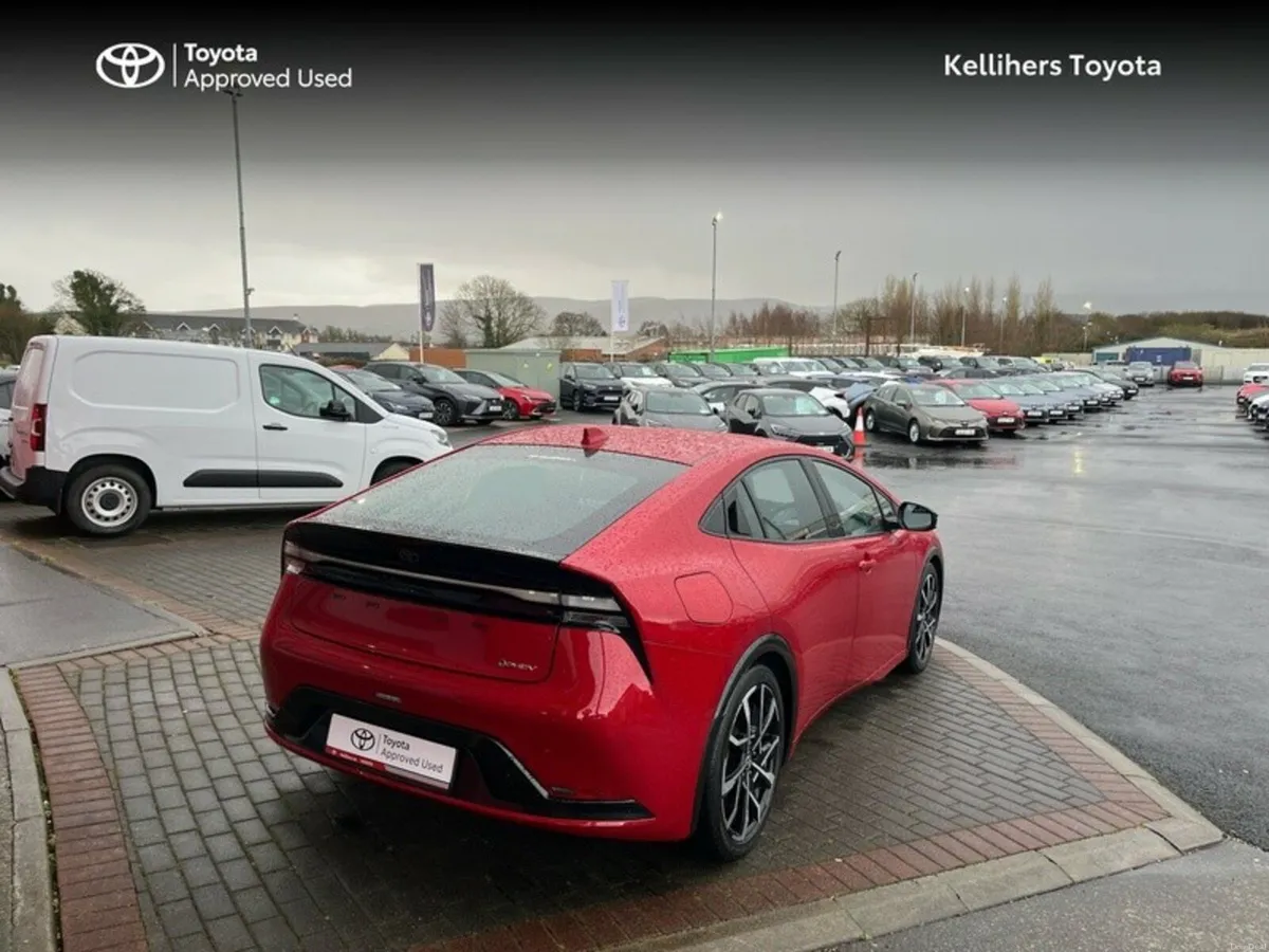 Toyota Prius PLUG IN HYBRID - Image 2