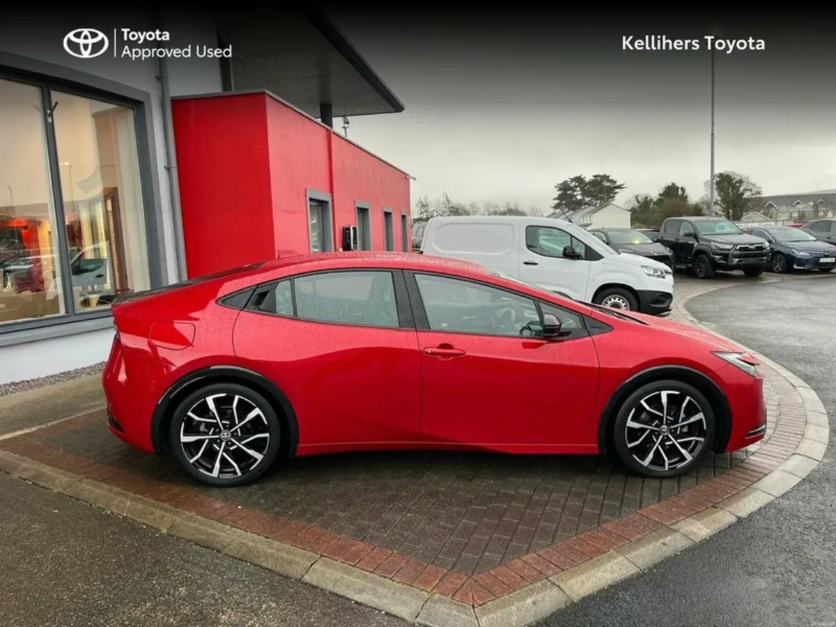 Toyota Prius PLUG IN HYBRID - Image 3