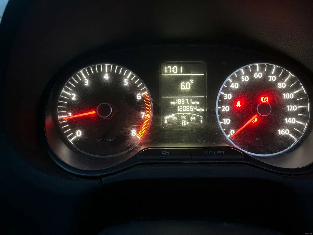 Volkswagen polo - Image 4