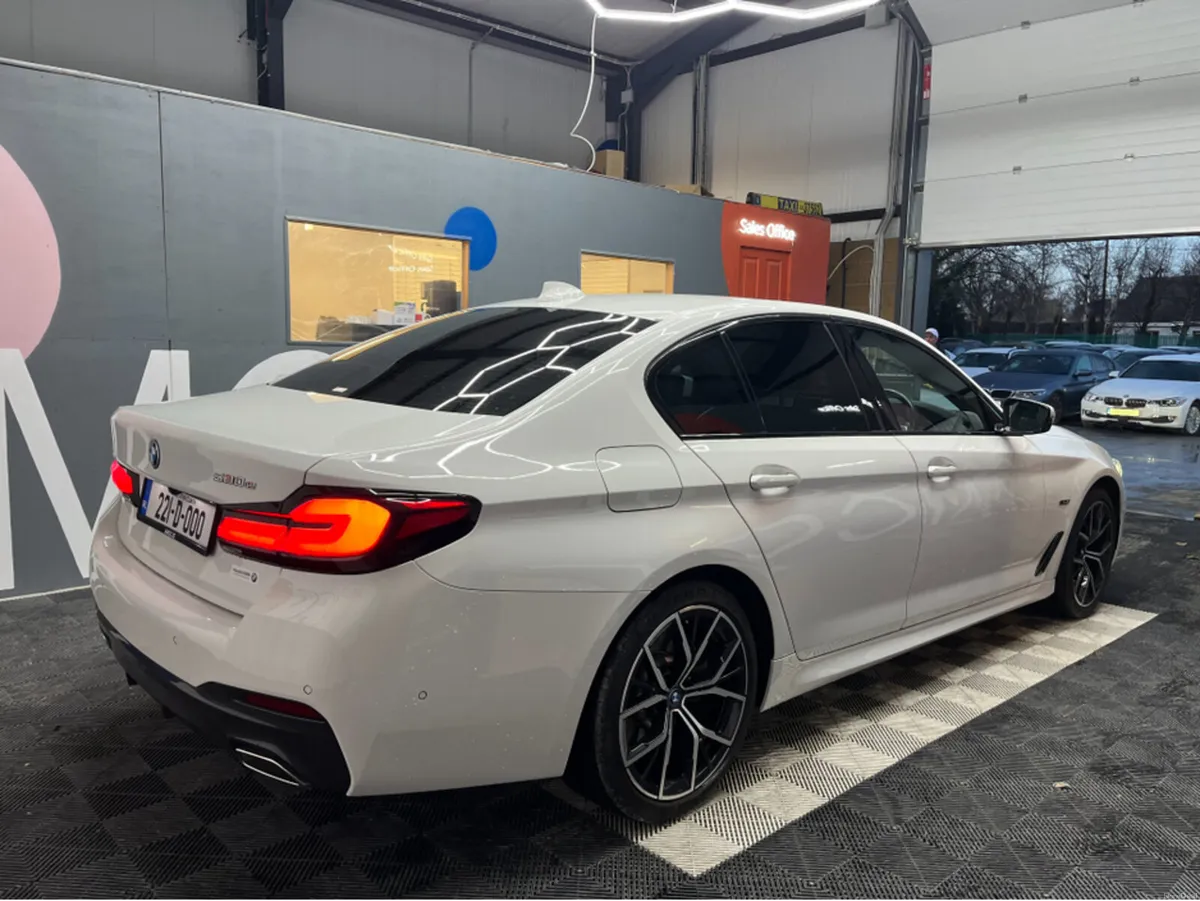 BMW 5-Series 2022 BMW 523E M-SPORT 2.0 AUTOMATIC / - Image 2