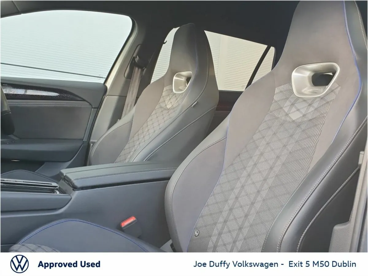 Volkswagen Passat  R-Line Phev - Image 4