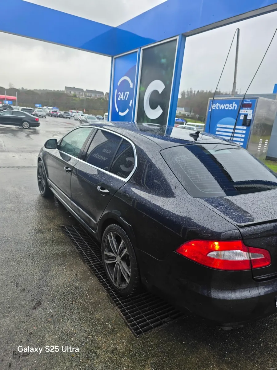 Skoda Superb 2012 - Image 1