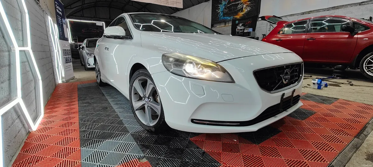 2015 Volvo V40 Low milage - Image 3