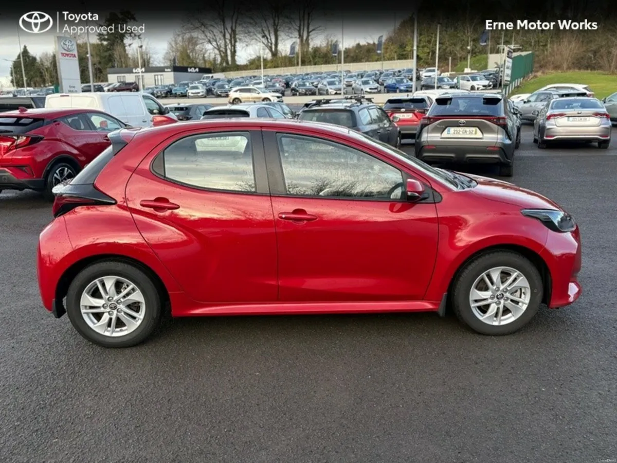 Toyota Yaris 1.5 HYBRID LUNA 4DR AUTO - Image 2