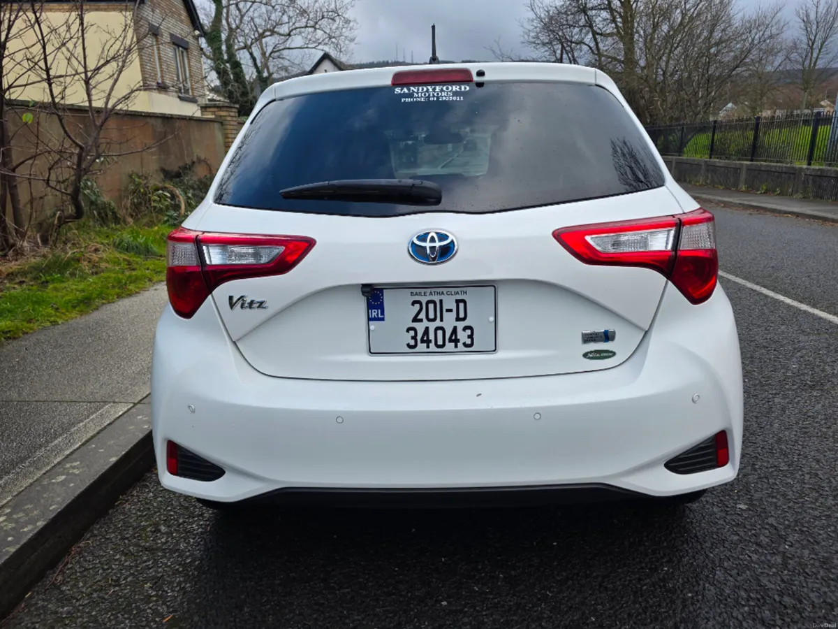 Toyota Yaris Hybrid Auto - Image 3