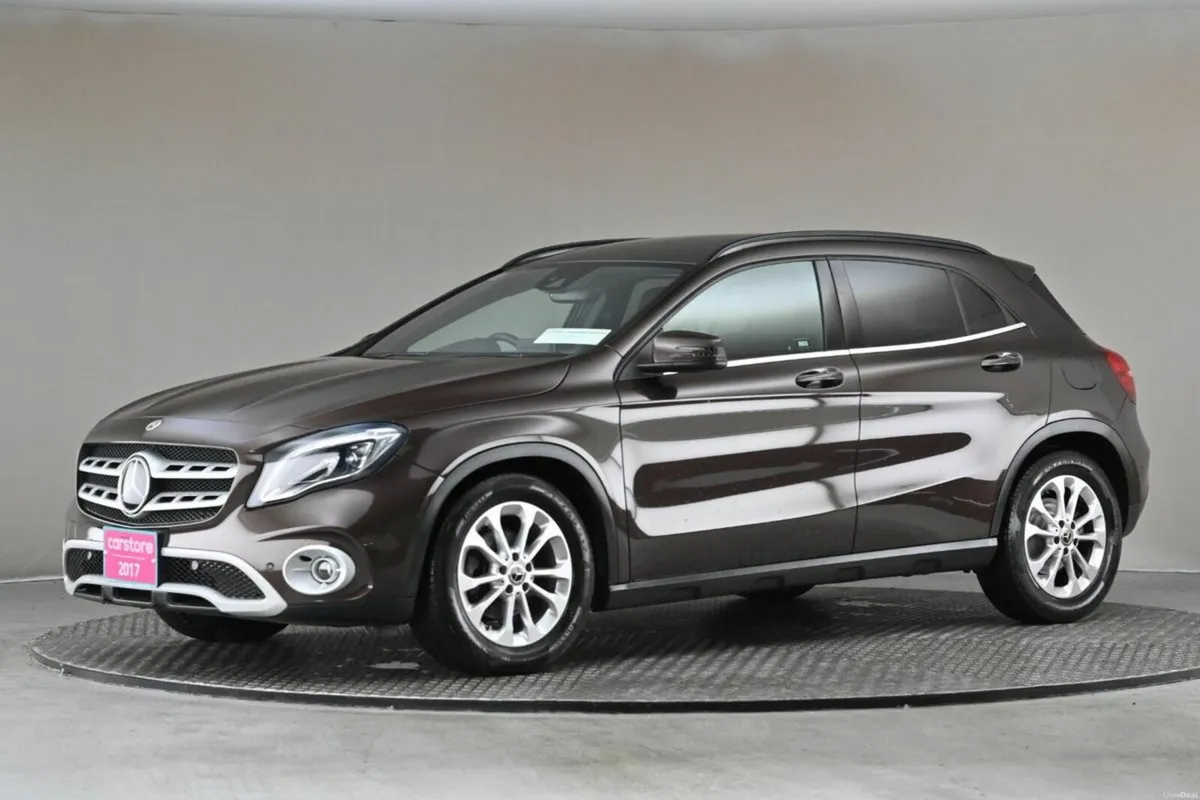 Mercedes-Benz GLA GLA 180 **HALF LEATHER**REVERSE - Image 4