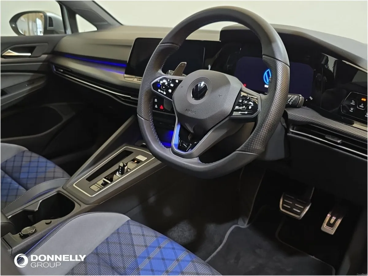 Volkswagen Golf Hatchback R - Image 4