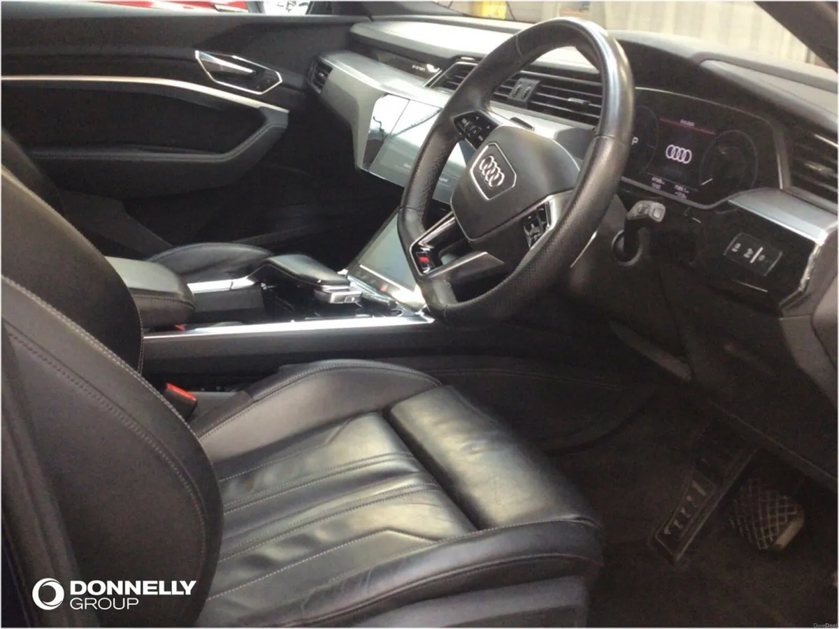 Audi E-tron Estate Black Edition - Image 4