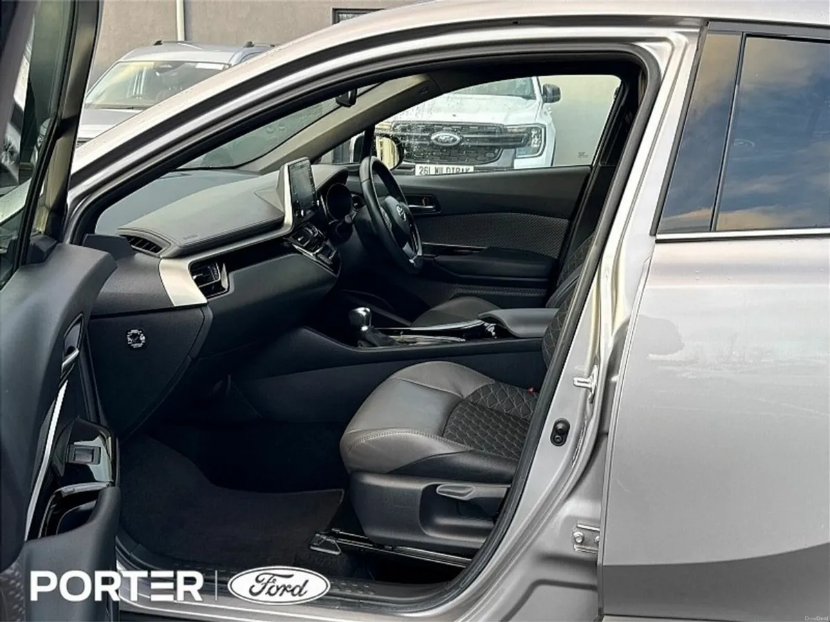 Toyota C-HR 1.8 HYBRID SOL AUTO 4DR - Image 4