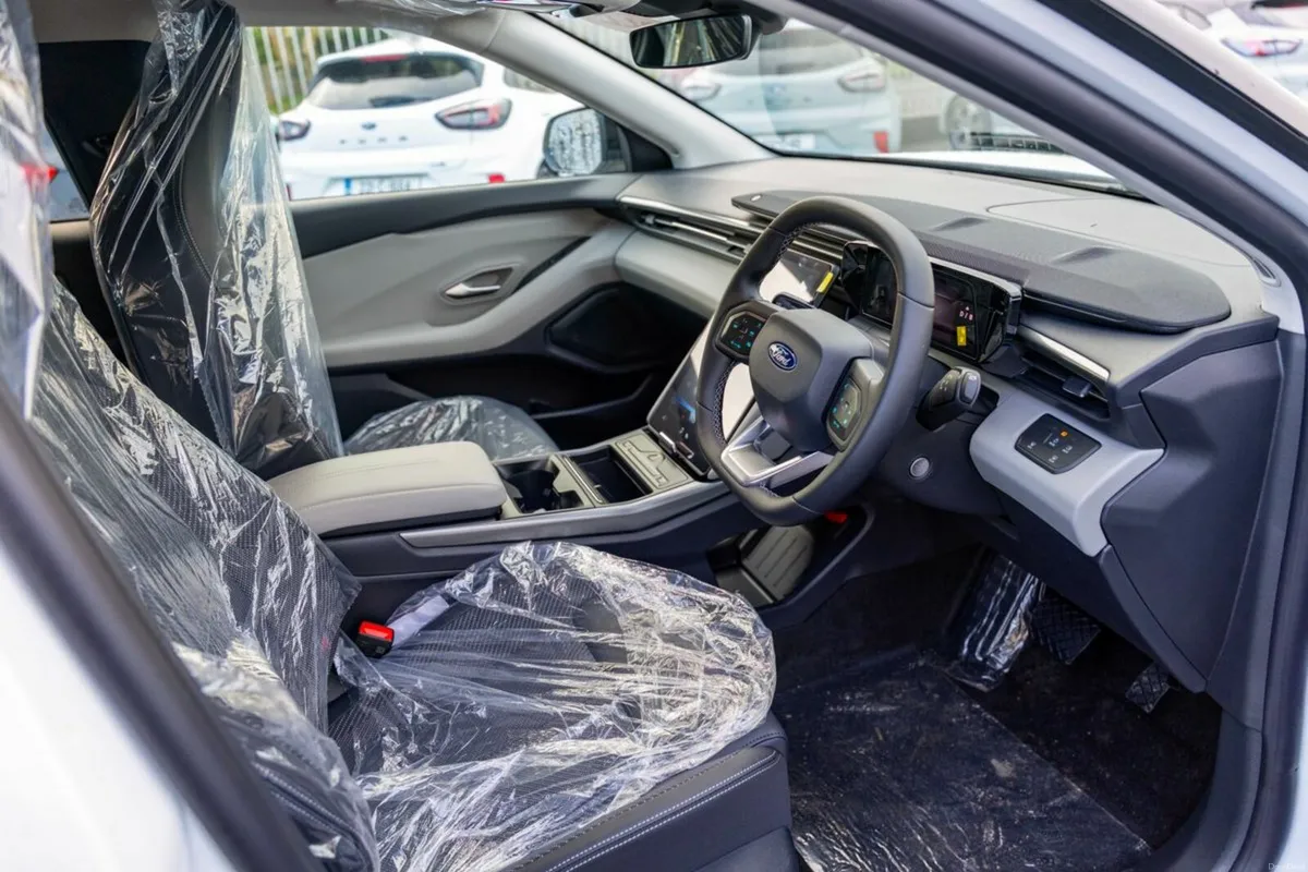 Ford Explorer 262 Offers - Select/Premium - 0% Int - Image 6
