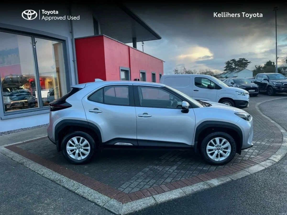 Toyota Yaris Cross YARIS CROSS LUNA - Image 3