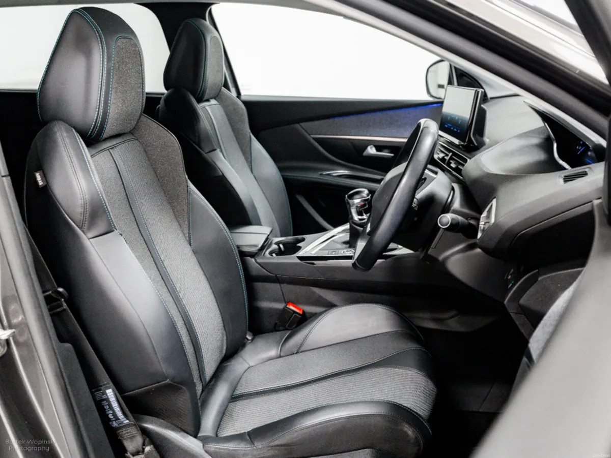 Peugeot 5008 Allure 1.5 Diesel 130HP - 7 Seats - Image 3