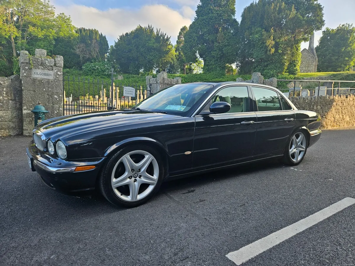 Jaguar XJ6 3.0 V6 Executive * One Owner * - Image 1