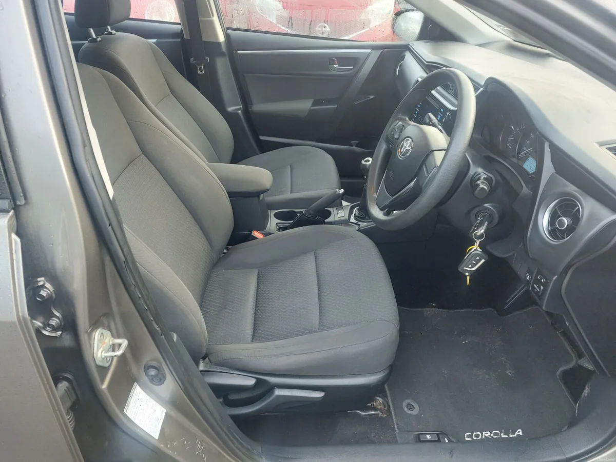 Toyota Corolla 2018 - Image 2