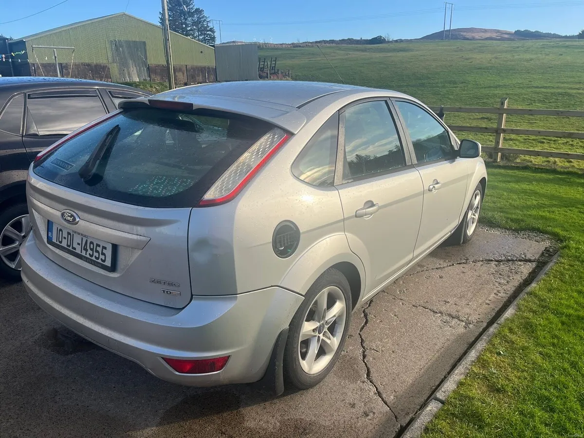 2010 ford focus - Image 2