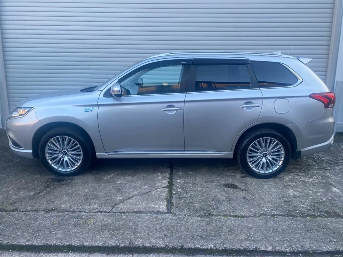 Mitsubishi Outlander Outlander INTENSE PHEV AUTO @ - Image 3
