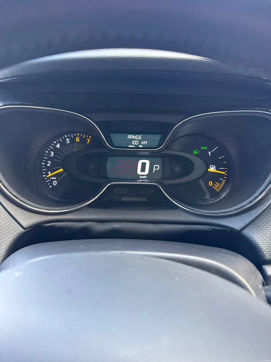Renault Captur, Automatic, high spec - Image 3