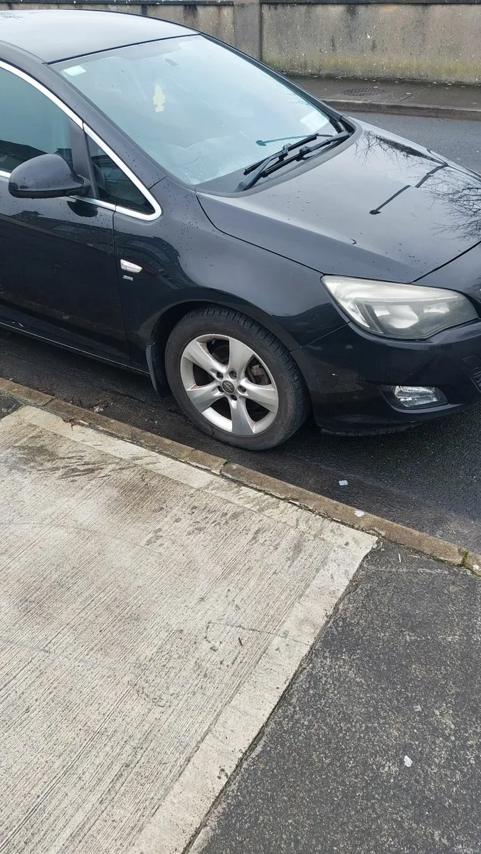 Opel Astra 2012 - Image 2