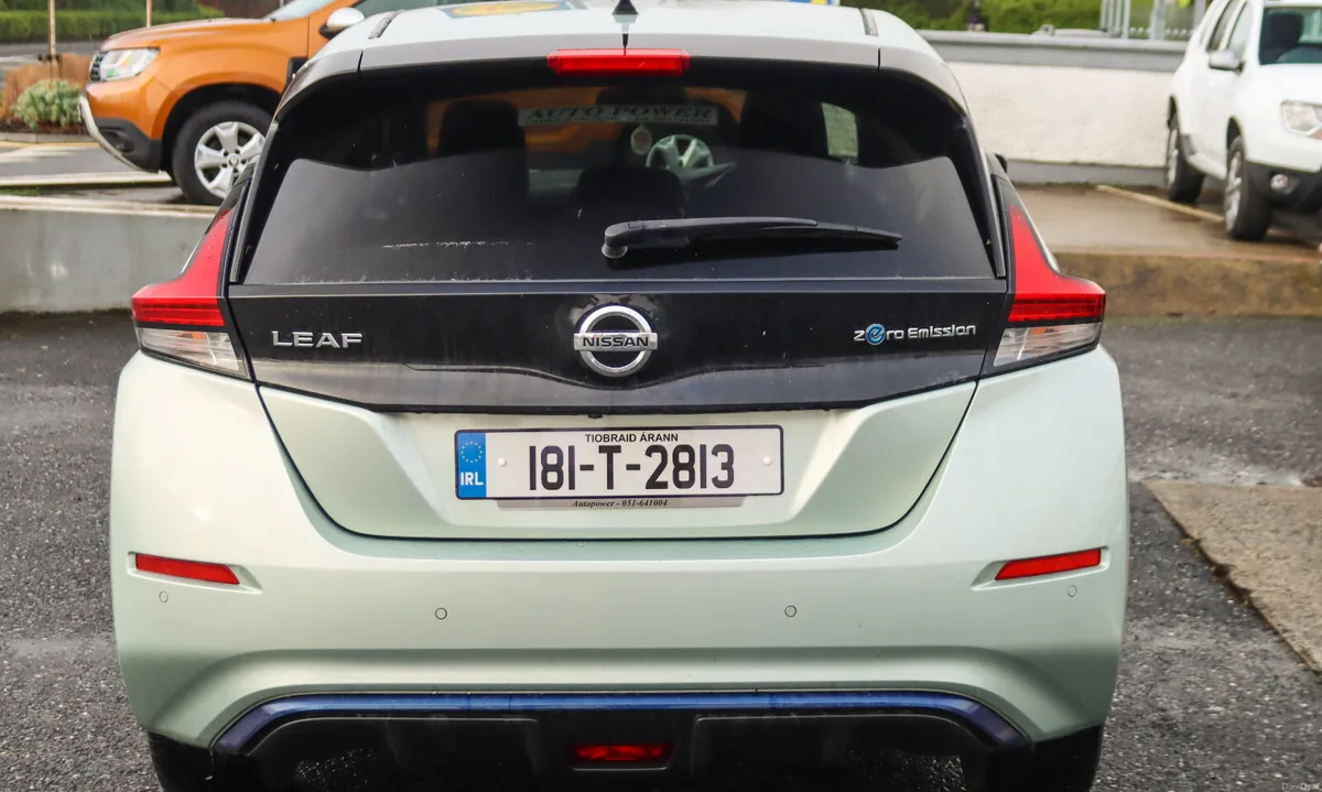 2018 Nissan Leaf 40KW ELECTRIC - Image 3