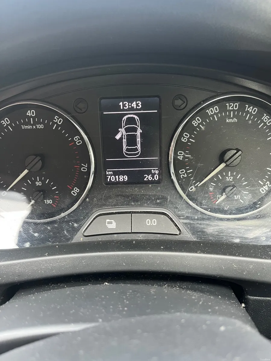 Skoda Rapid 2014 - Image 4