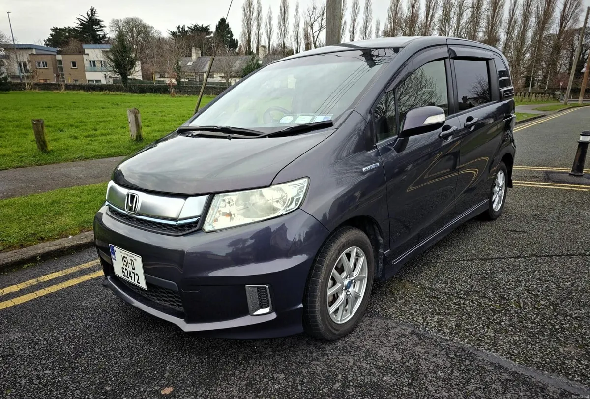 2015 Honda Freed hybrid *Low miles* - Image 2