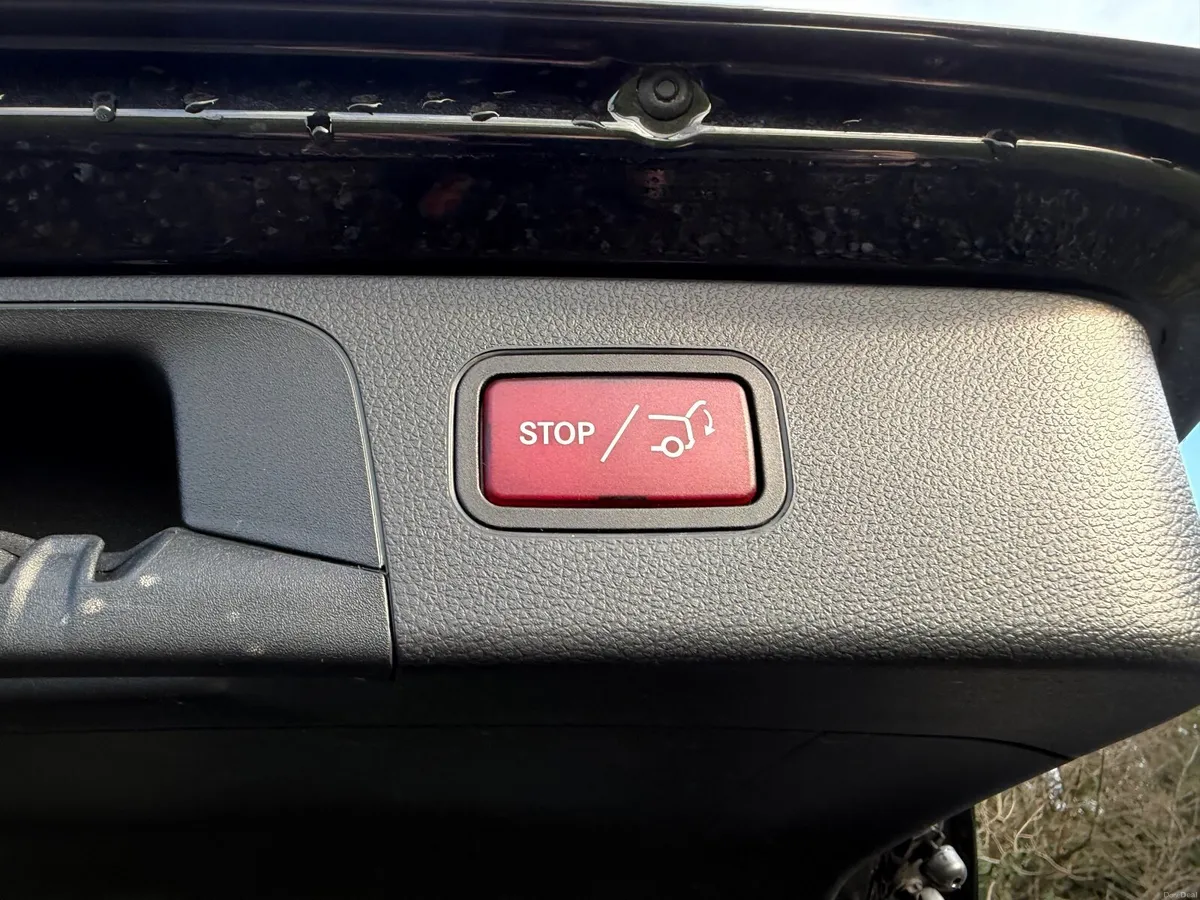 Mercedes-Benz GLC 300 e PHEV  2022 VRT Included - Image 2