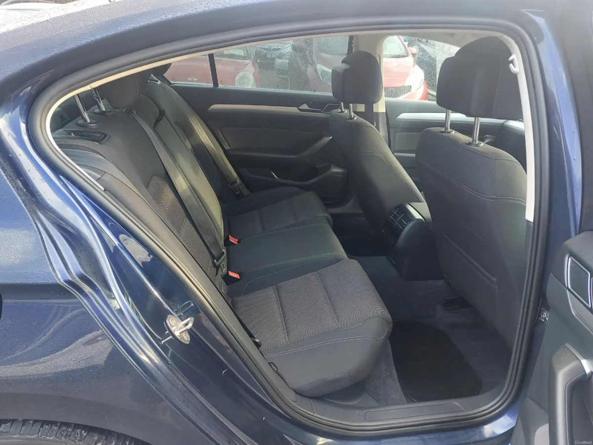 Volkswagen Passat 2015 - Image 3