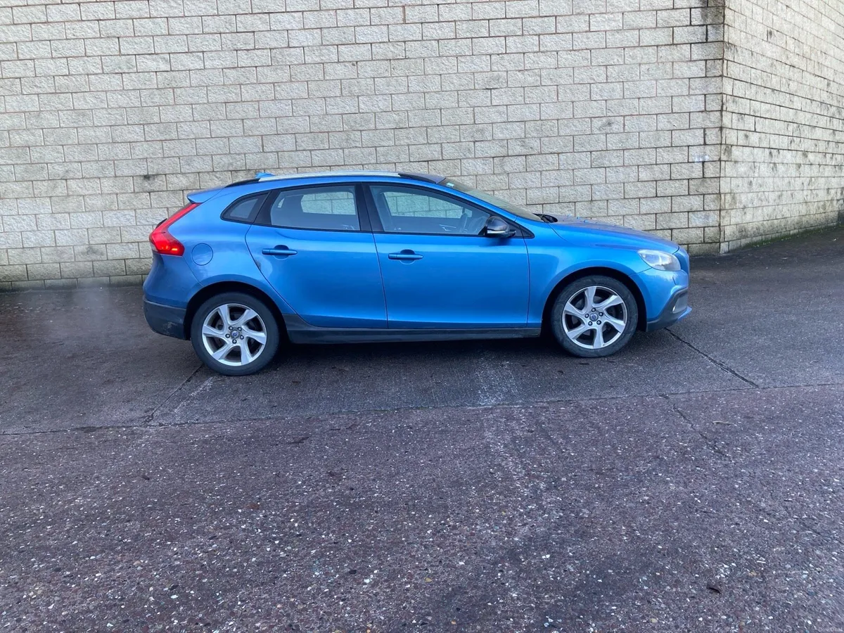 2014 Volvo V40 1.6 Diesel  Crosscountry Auto - Image 2
