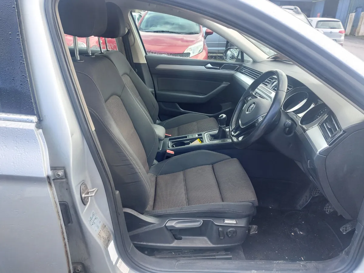 Volkswagen Passat 2015 - Image 3