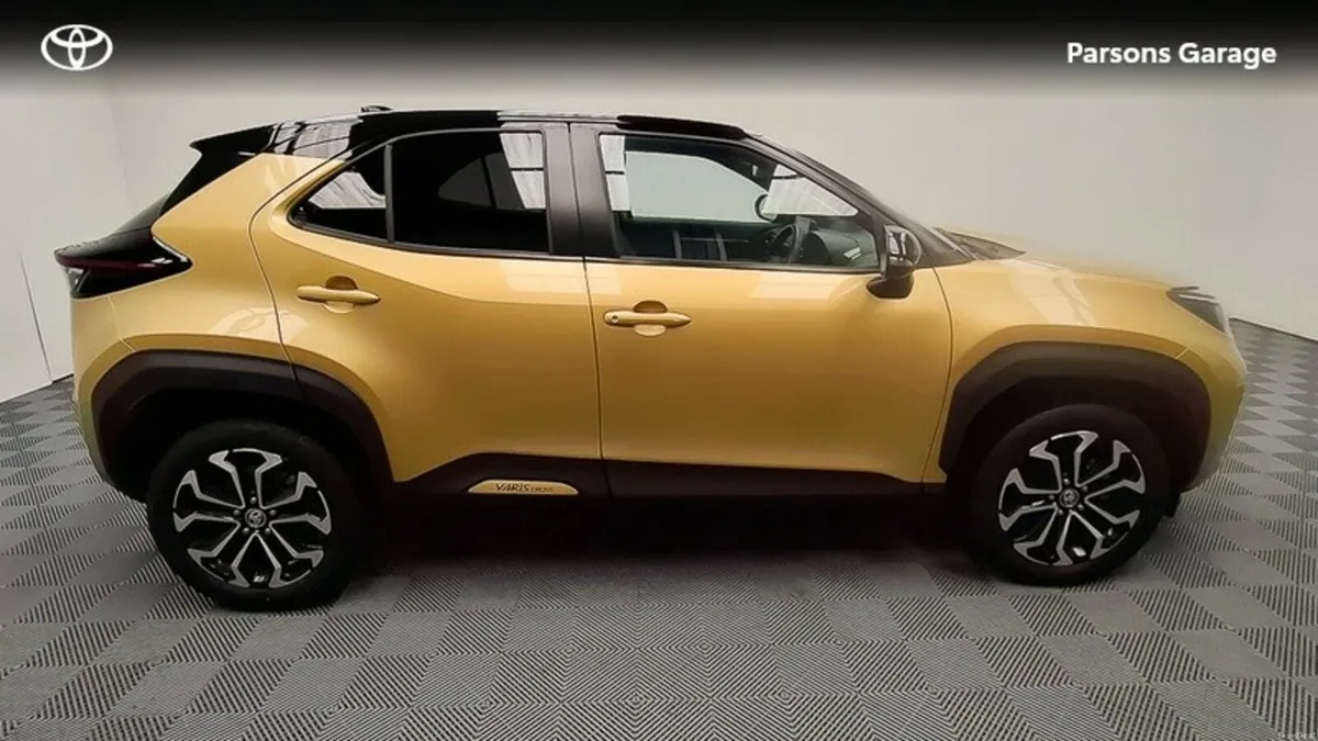 Toyota Yaris Cross CROSS LUNA SPORT 4DR AUTO - Image 3
