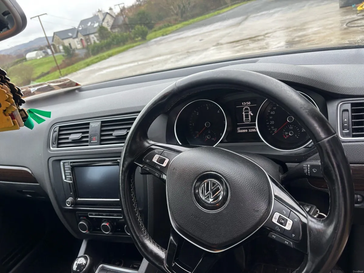 Volkswagen Jetta - Image 4
