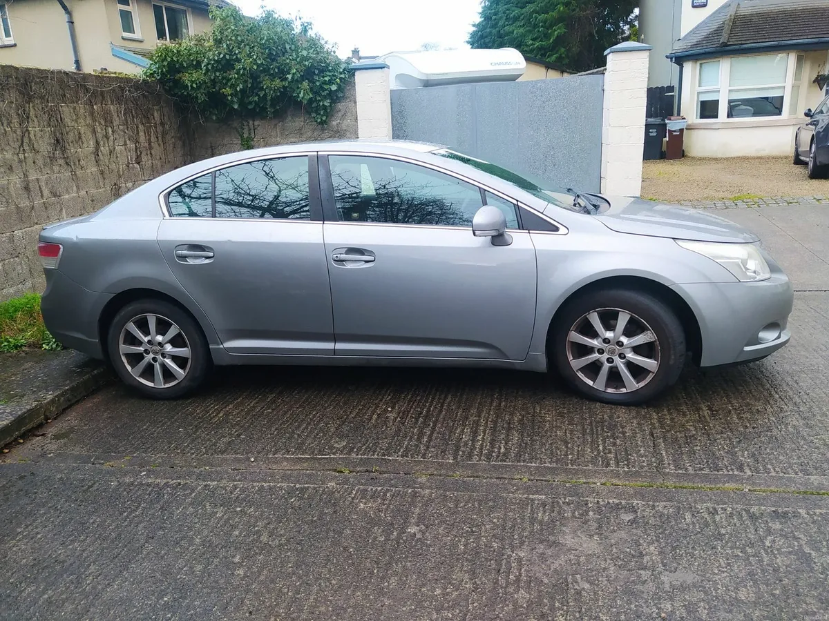 Toyota Avensis 2011 - Image 1