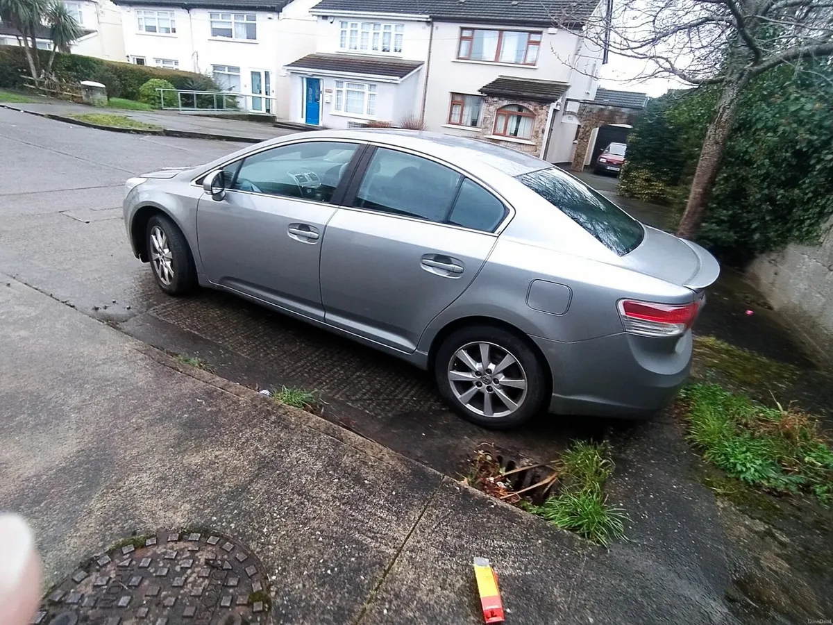 Toyota Avensis 2011 - Image 2