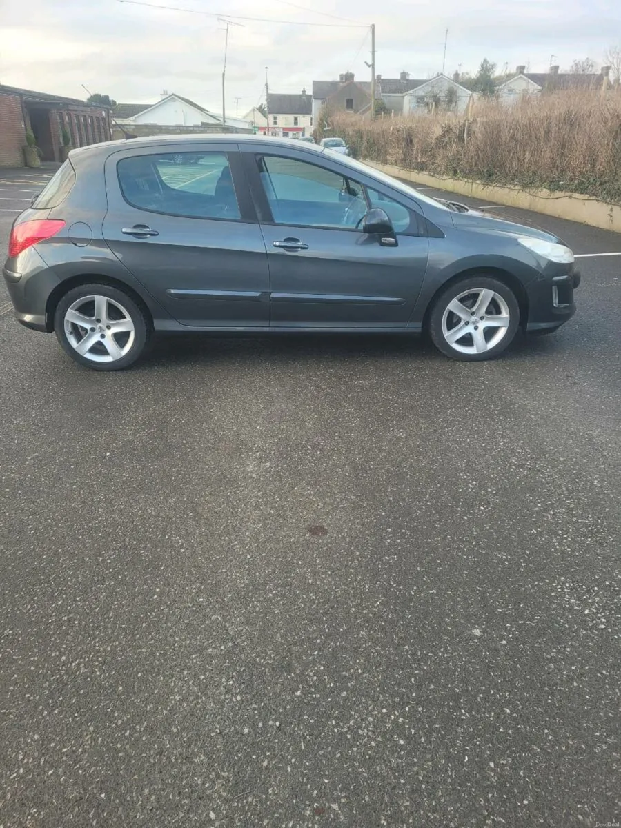 Peugeot 308 - Image 2