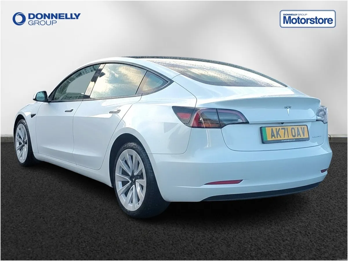 Tesla Model 3 Saloon Long Range - Image 2