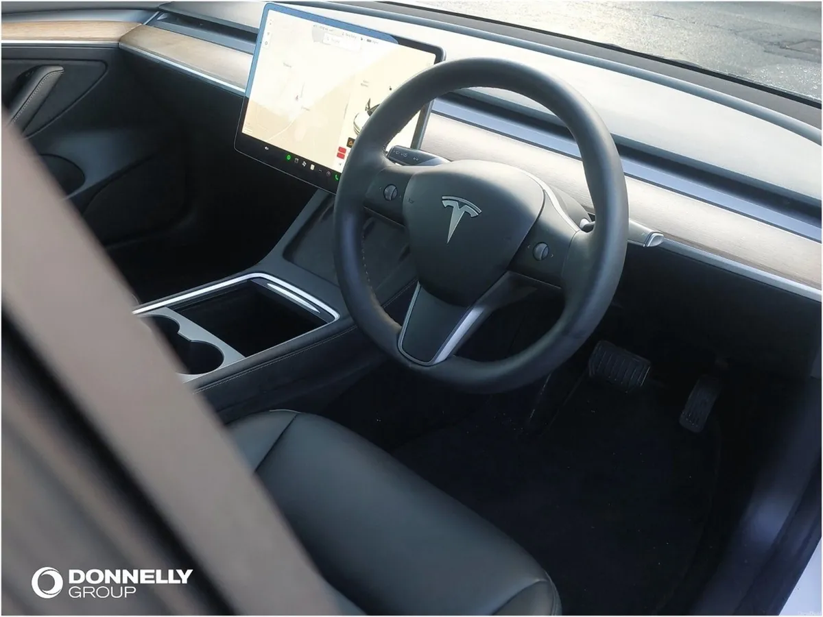 Tesla Model 3 Saloon Long Range - Image 3