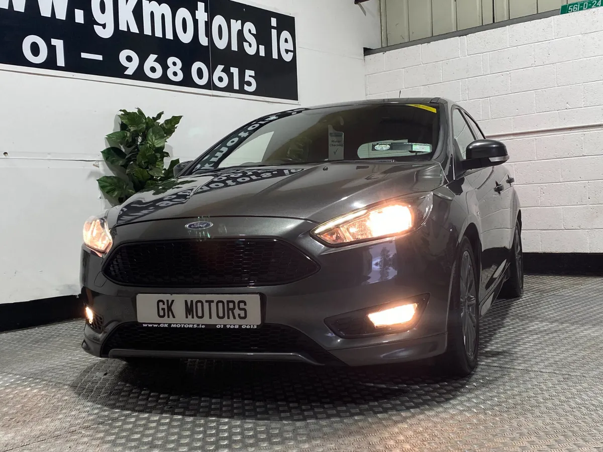 Ford Focus 2016//ST LINE//LOW MILEAGE/// - Image 2