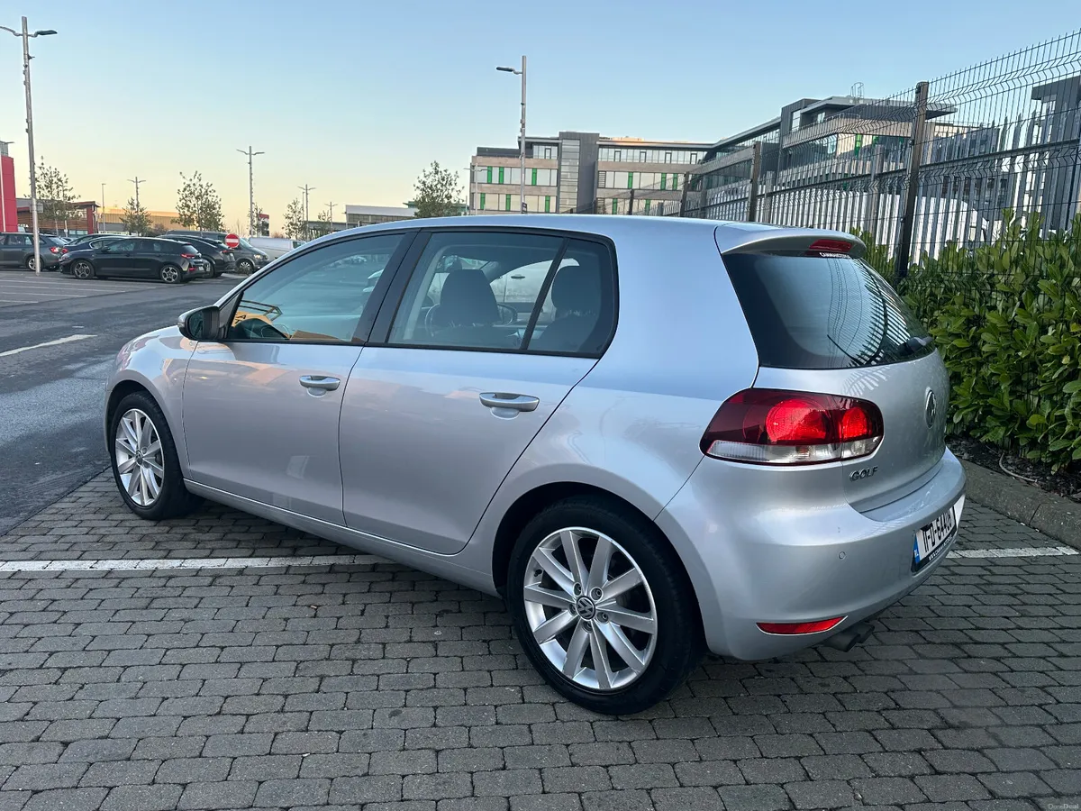Volkswagen Golf Highline DSG AUTO - Image 4