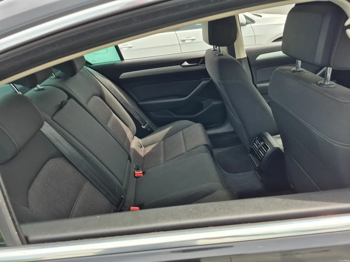 Volkswagen Passat 2016 - Image 3