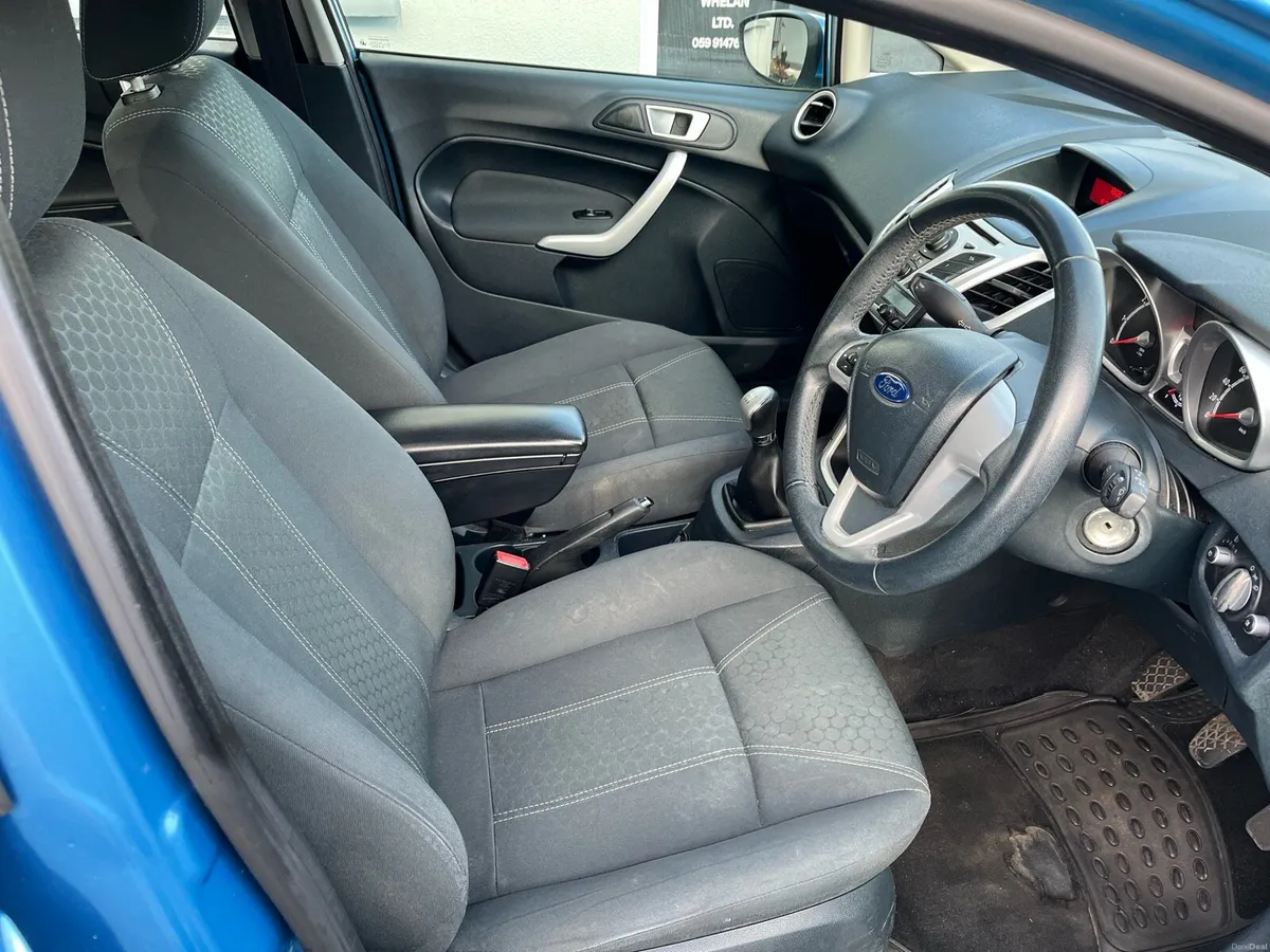 2012 Ford Fiesta Titanium  1.2L - Image 3